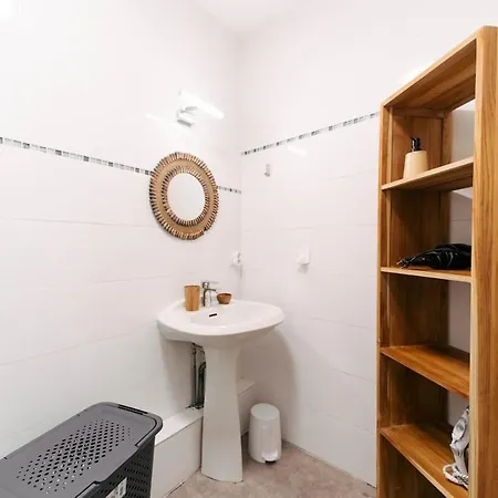 Studio Riviera Piscine, Parking Et Animaux Acceptes *