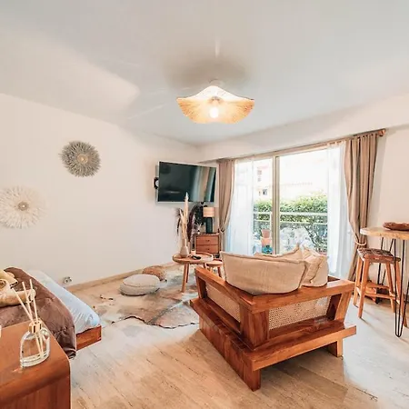 Riviera Piscine, Parking Et Animaux Acceptes * Saint-Raphaël