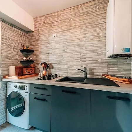 Riviera Piscine, Parking Et Animaux Acceptes *