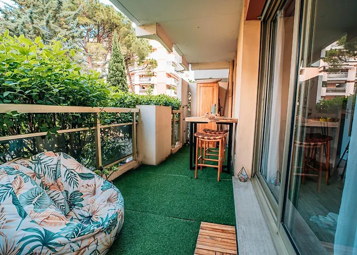 Riviera Piscine, Parking Et Animaux Acceptés *